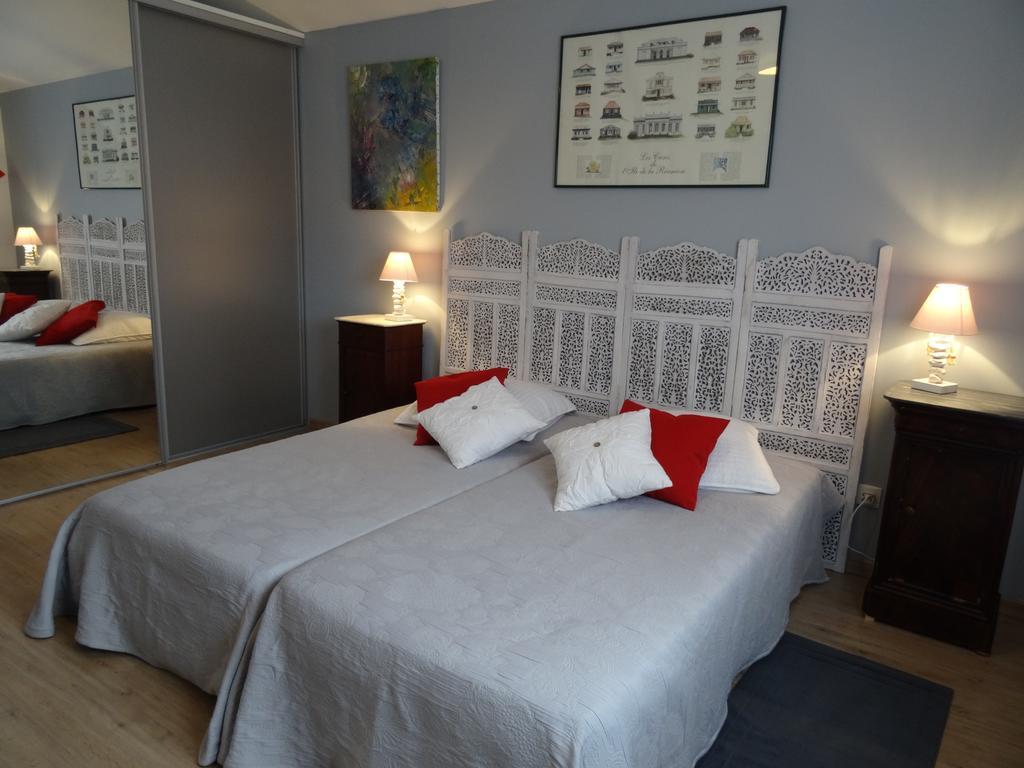 Une chambre en ville Savigneux  Extérieur photo